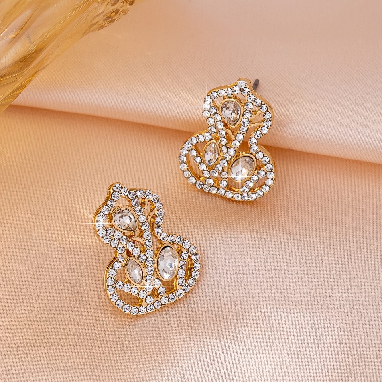 Women's Elegant Chinese-Style Gourd Stud Earrings